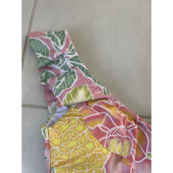 Kenny Flowers Swim One Piece Swimsuit Ruffled Ruched The Bahamas - Picture 2 of 11